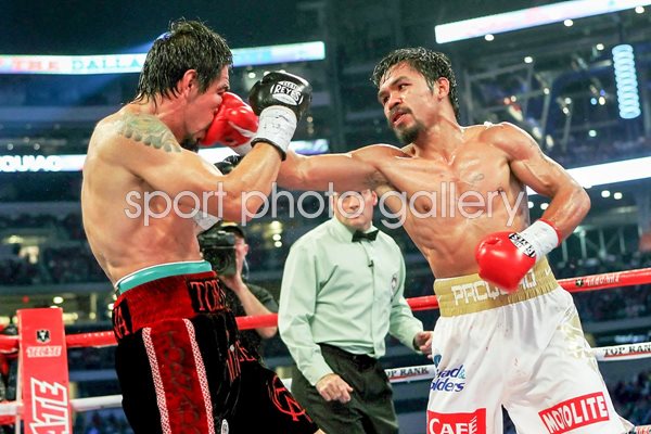 Manny Pacquiao connects v Antonio Margarito