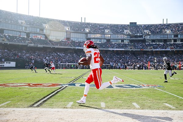 Jamaal Charles Kansas City Chiefs runs for a touchdown