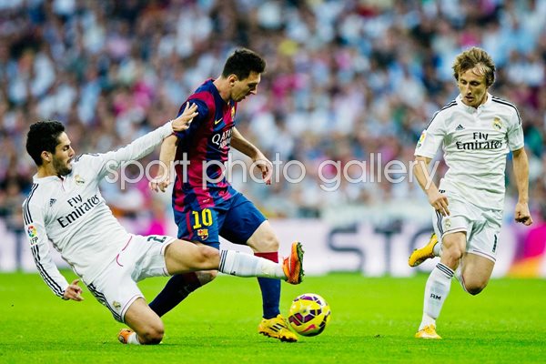 Isco Real Madrid tackles Lionel Messi Barcelona