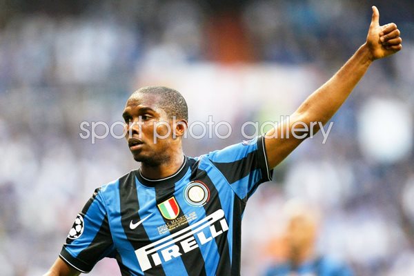 Samuel Eto'o of Inter Milan thumbs up