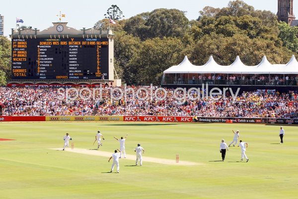Jonathan Trott runs out Katich - Adelaide - 2010 Ashes 