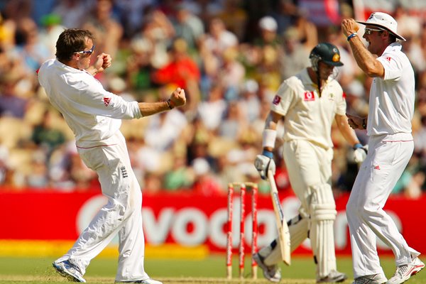 Graeme Swann celebrates Hussey wicket - 2nd Test - 2010 Ashes