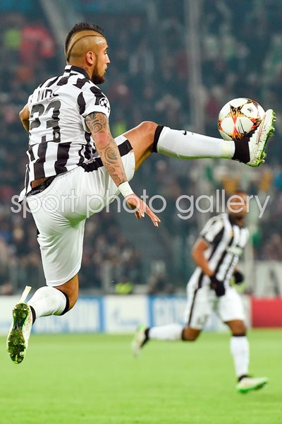 Arturo Vidal of Juventus controls the ball