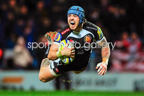 Jack Nowell of Exeter Chiefs dives