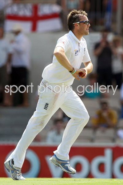 Graeme Swann bowls - Adelaide - 2010 Ashes 
