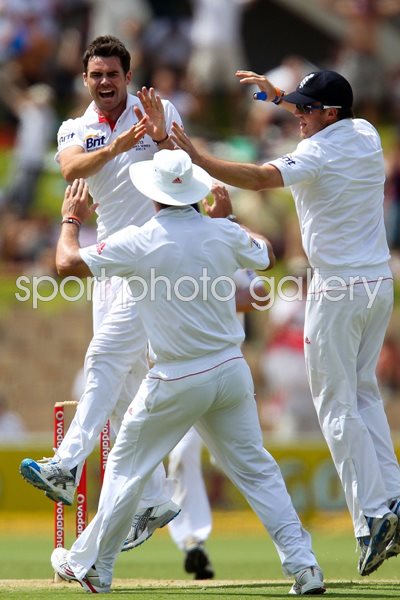 James Anderson celebrates - 2nd Test - 2010 Ashes