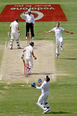 James Anderson celebrates - 2010 Ashes