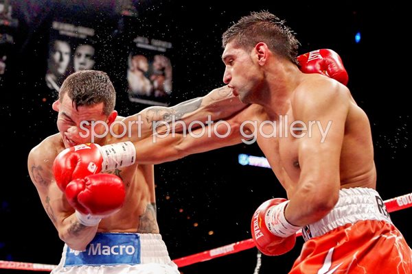 Amir Khan connects v Marcos Maidana