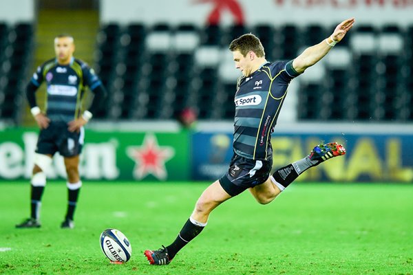 Dan Biggar Ospreys v Northampton Saints 2015