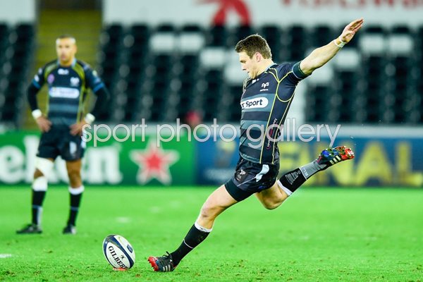 Dan Biggar Ospreys v Northampton Saints 2015