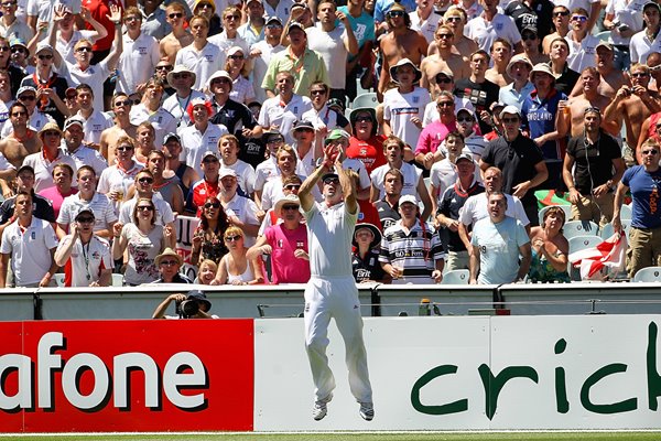 Kevin Pietersen boundary catch - MCG - 2010 Ashes