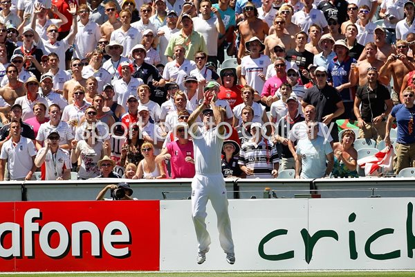Kevin Pietersen boundary catch - MCG - 2010 Ashes