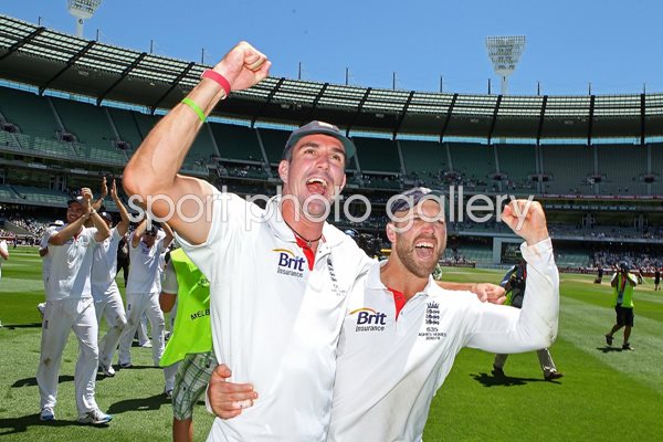 Pietersen and Prior celebrates retaining Ashes - MCG 2010