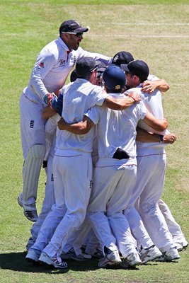 England Huddle MCG 2010 Ashes 