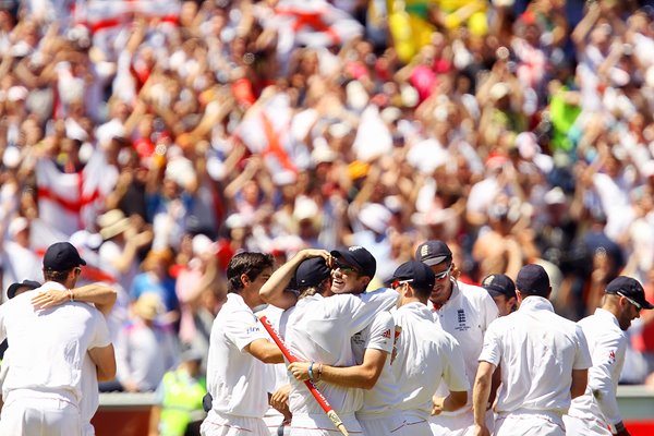 England celebrate MCG win - 2010 Ashes 