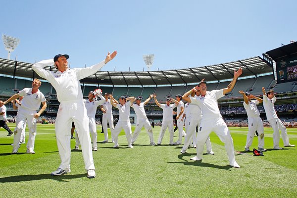 Graeme Swann leads Sprinkler celebration - MCG 2010 Ashes