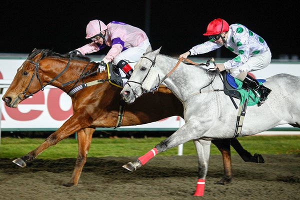 Jimmy Quinn riding Triple Chocolate Kempton Races 2015