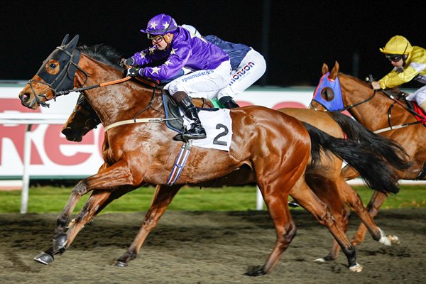 Tom Marquand riding Nouvelle Ere Kempton Races 2015