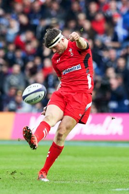 Dan Biggar Wales v Scotland Murrayfield 2015
