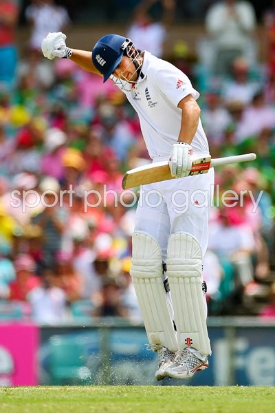 Alastair Cook celebrates SCG 100 - 2010 Ashes